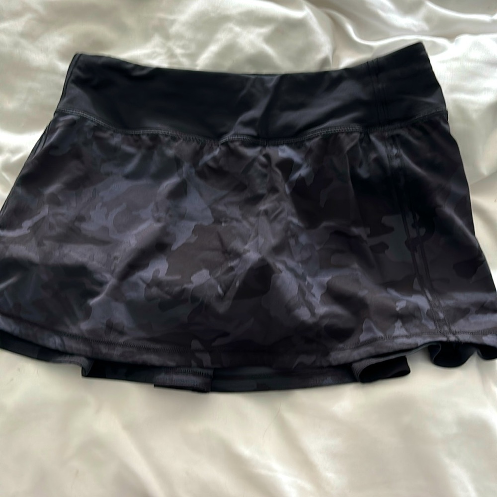 EUC lululemon skirt